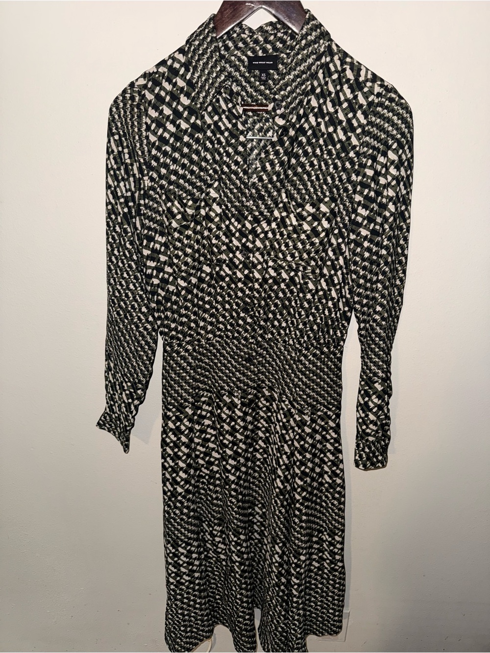 Who What Wear Black and Cream Long Sleeve Printed Midi Dress